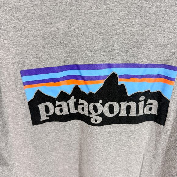 Patagonia P-6 Logo Responsibili-Tee Gray Size L - Picture 3 of 4